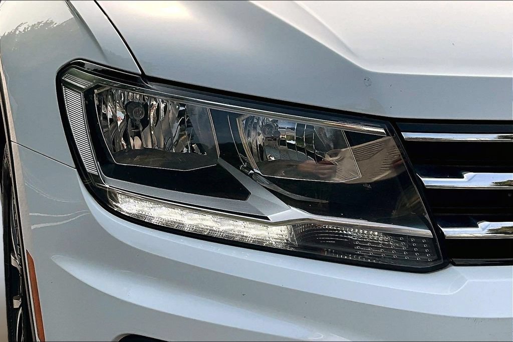 Used 2019 Volkswagen Tiguan SE w/ Panoramic Sunroof Package FWD image 30