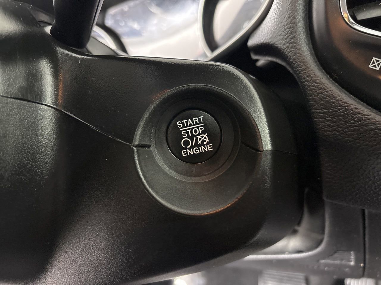 Used 2019 Jeep Compass Latitude image 13