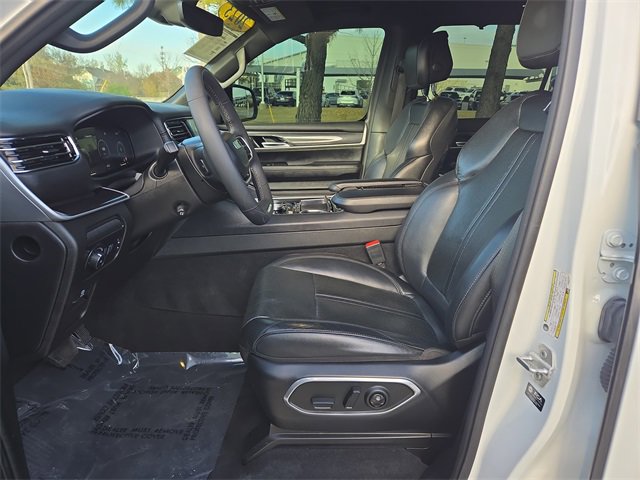 Used 2023 Jeep Wagoneer 4WD w/ Premium Group I image 10