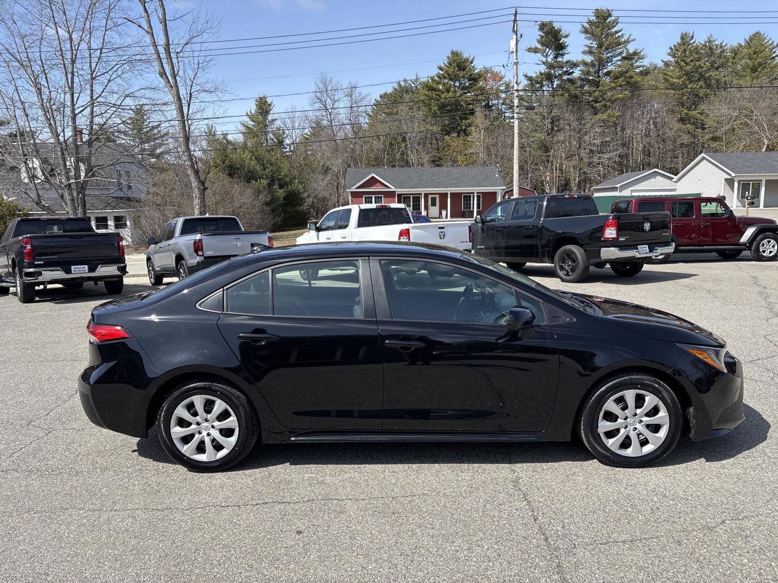 Used 2025 Toyota Corolla LE image 7