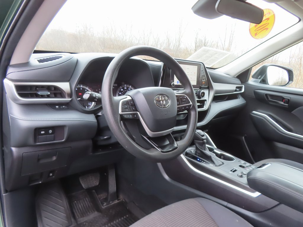 Used 2023 Toyota Highlander L image 25