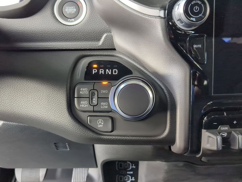 New 2026 RAM 1500 4x4 Crew Cab image 9