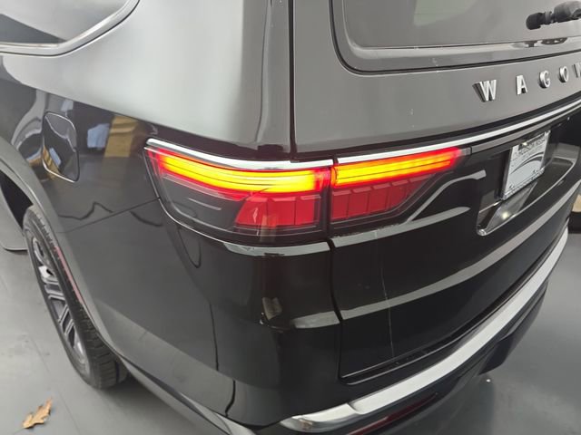 Used 2024 Jeep Wagoneer L Series II w/ Flexible Seating Group image 18