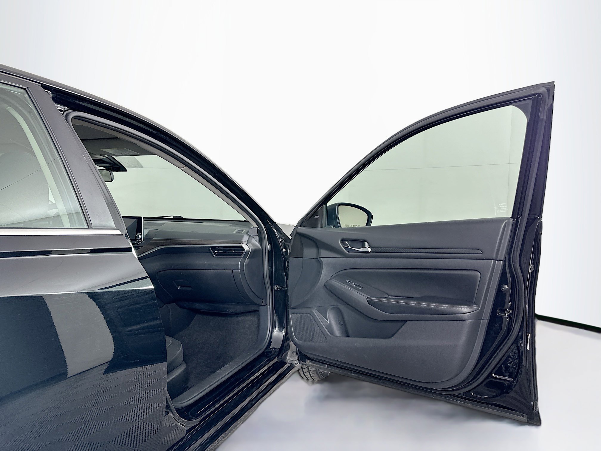 Used 2024 Nissan Altima 2.5 SV image 30