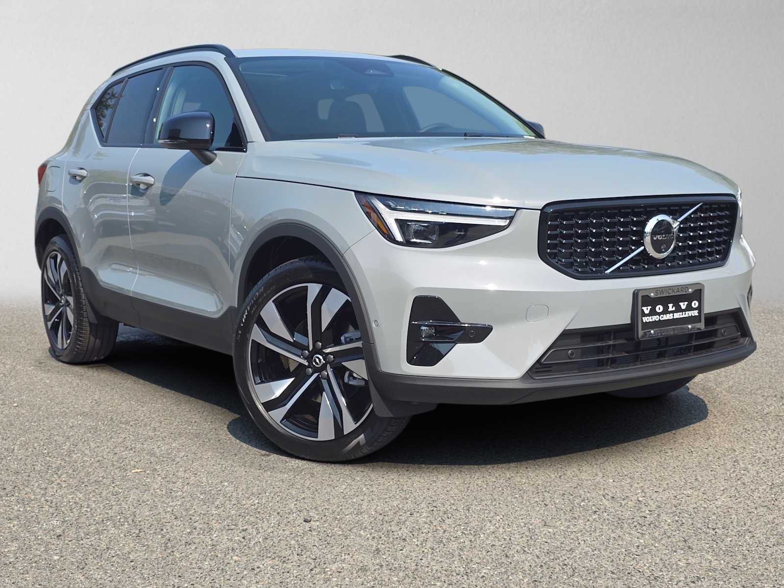 New 2026 Volvo XC40 B5 Ultra w/ Protection Package Premier AWD/4WD image 1