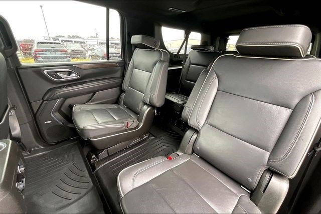 Used 2021 Chevrolet Suburban Premier w/ Premium Package RWD image 23