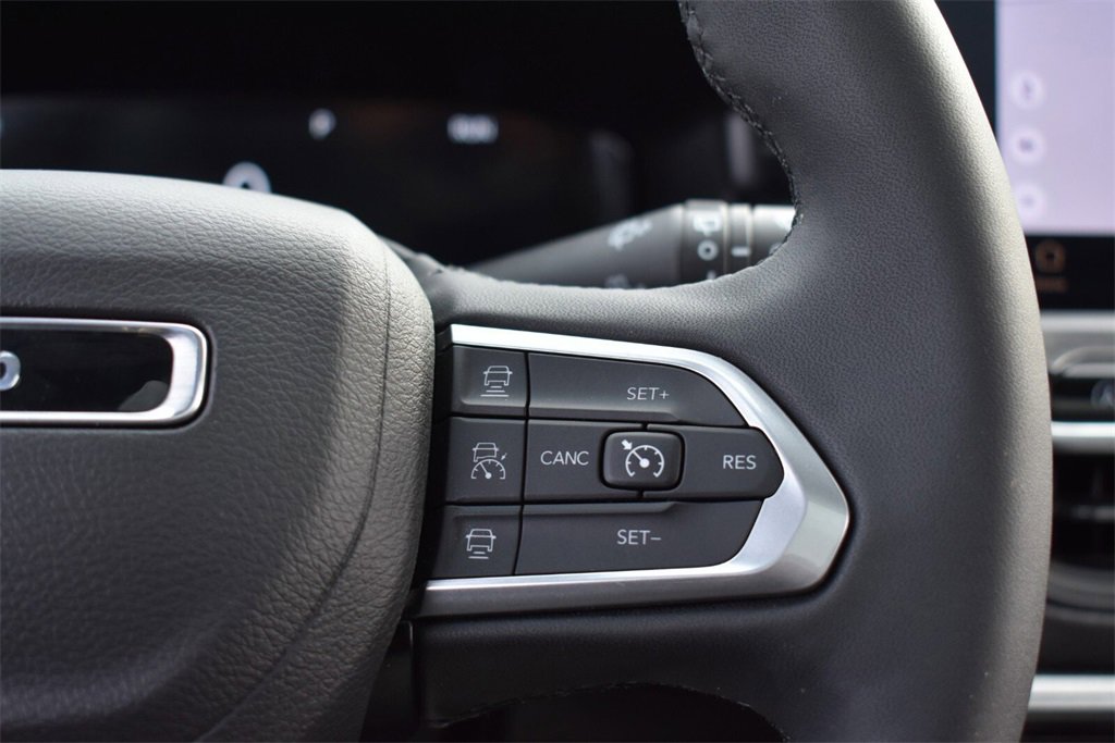 Used 2025 Jeep Compass Limited w/ High Altitude Package image 17