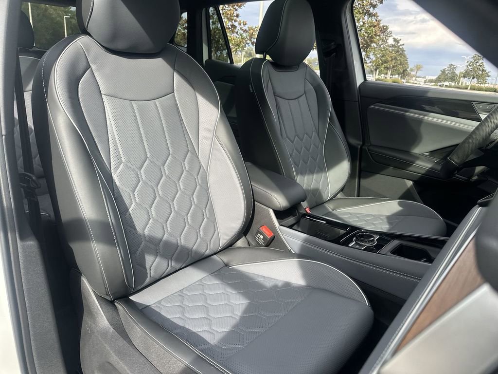 New 2026 Volkswagen Tiguan SEL R-Line image 26