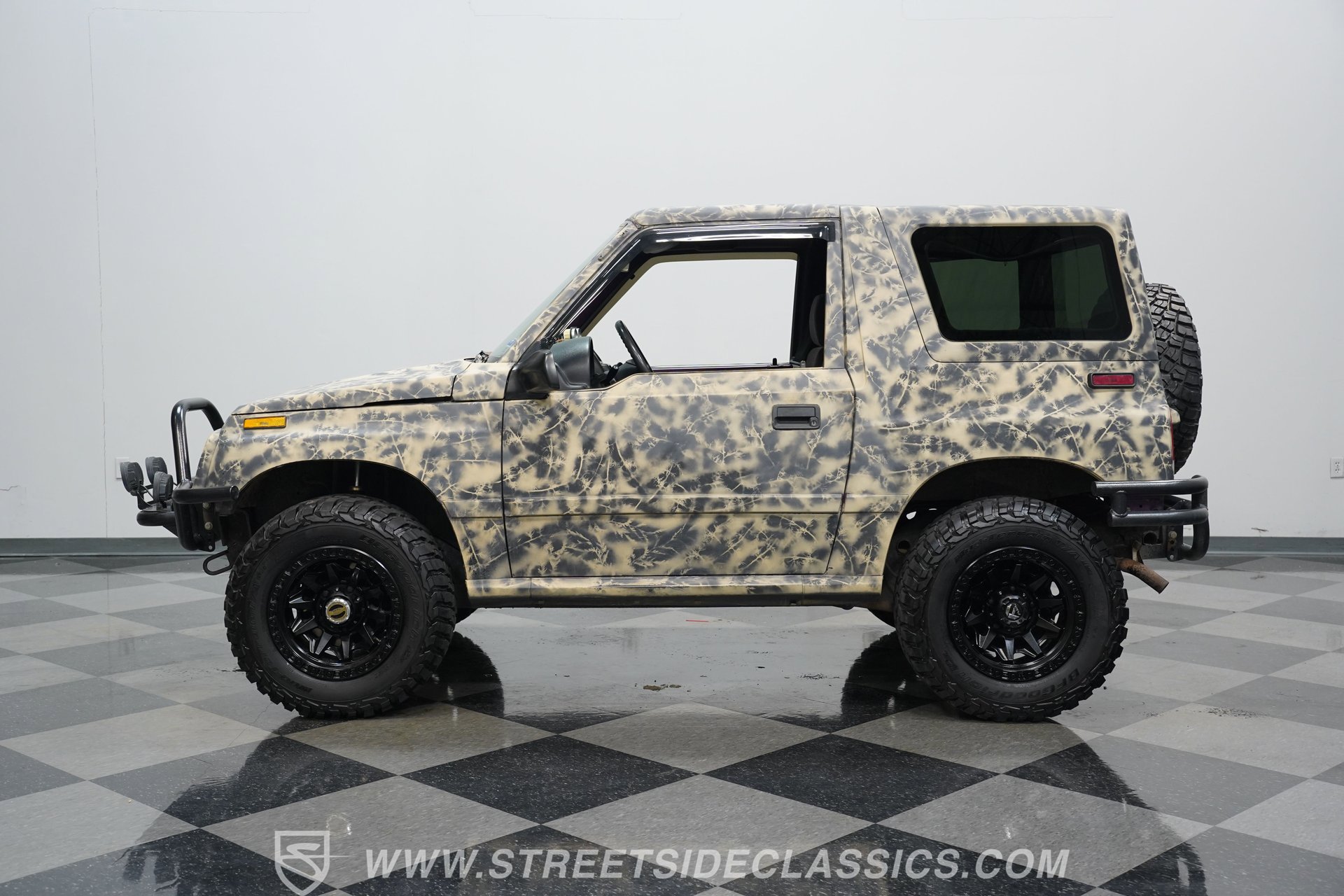 Used 1996 Geo Tracker 4WD 2-Door image 2