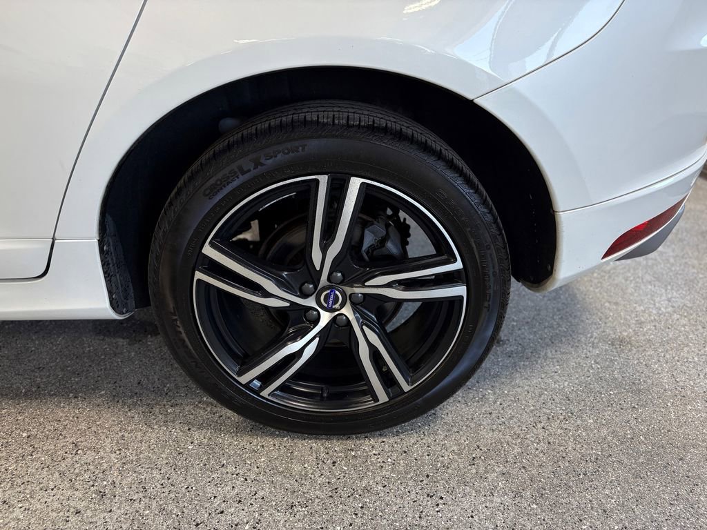 Used 2017 Volvo XC60 T6 R-Design w/ Protection Package image 27