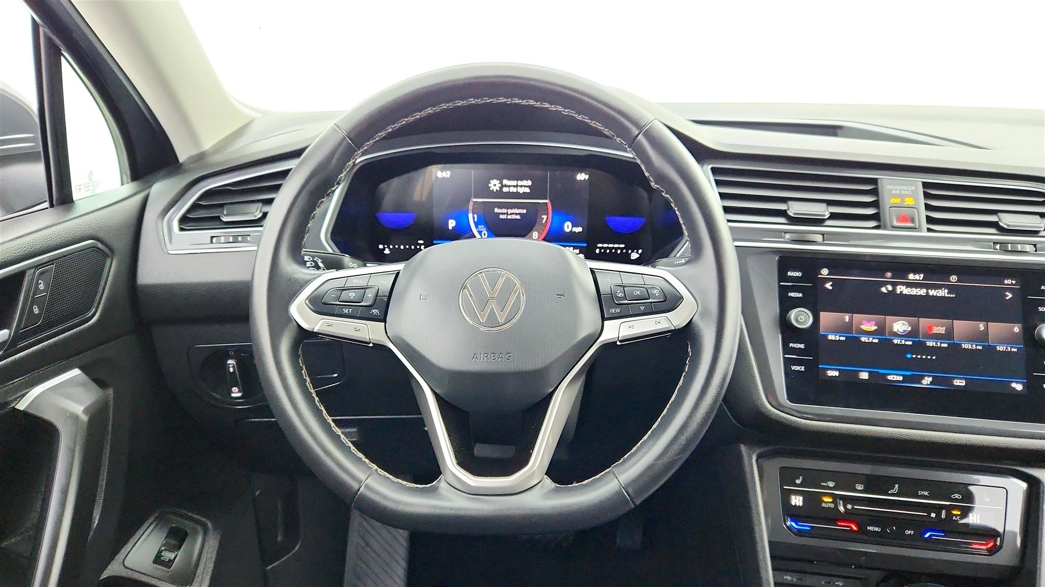 Used 2024 Volkswagen Tiguan SE image 28