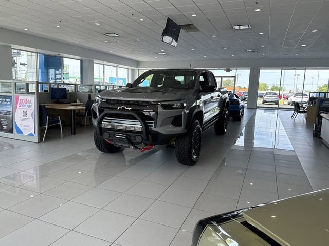New 2025 Chevrolet Colorado ZR2 w/ Off-Road Front Bumper Package image 4