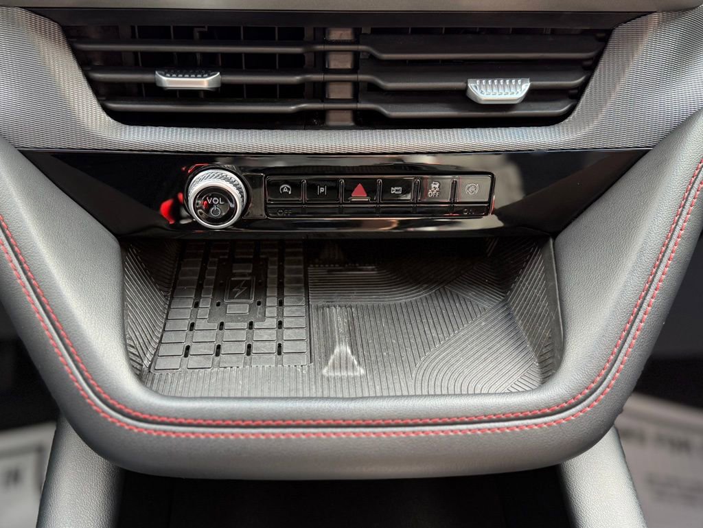 Used 2025 Ford Explorer ST AWD/4WD image 9