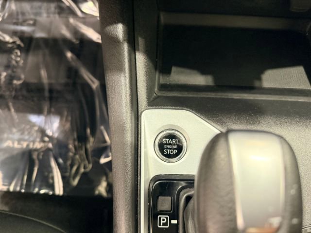 Used 2025 Nissan Altima 2.5 SV FWD image 22