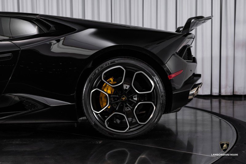 Used 2019 Lamborghini Huracan LP 580-2 image 10