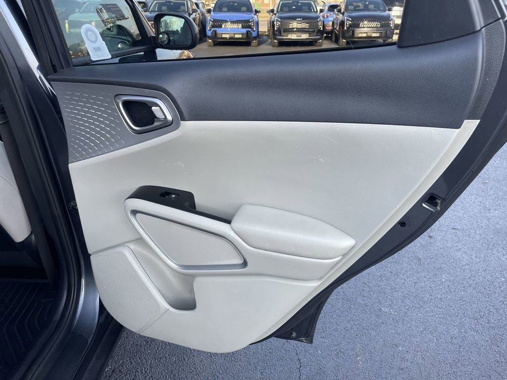 Used 2020 Kia Soul LX FWD image 21