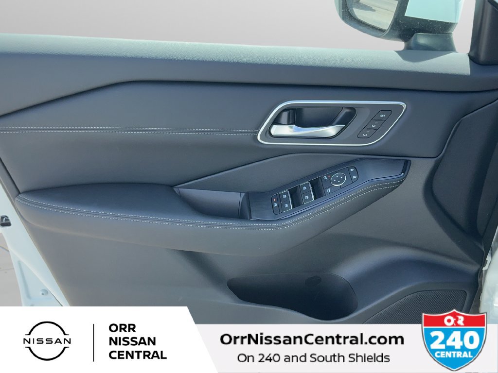 Used 2026 Nissan Rogue Platinum w/ Platinum Premium Package AWD/4WD image 16