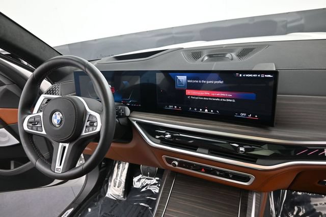 Used 2025 BMW X7 M60i AWD/4WD image 17