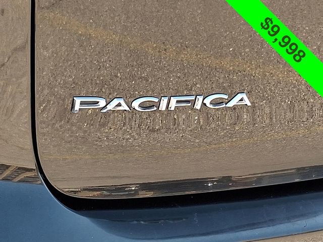 Used 2017 Chrysler Pacifica Touring-L w/ Tire & Wheel Group image 31