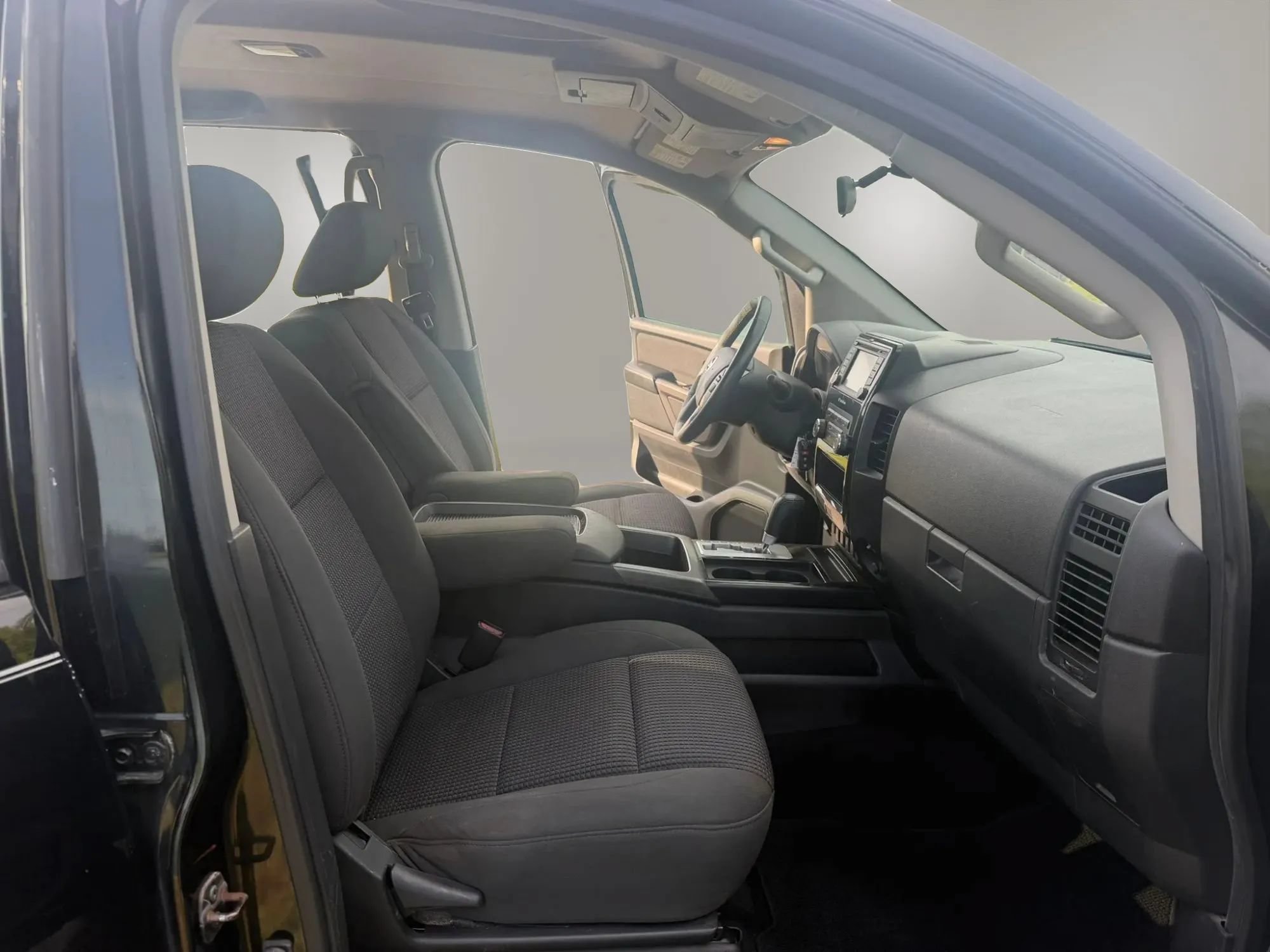 Used 2015 Nissan Titan SV w/ SV Value Truck Package RWD image 17