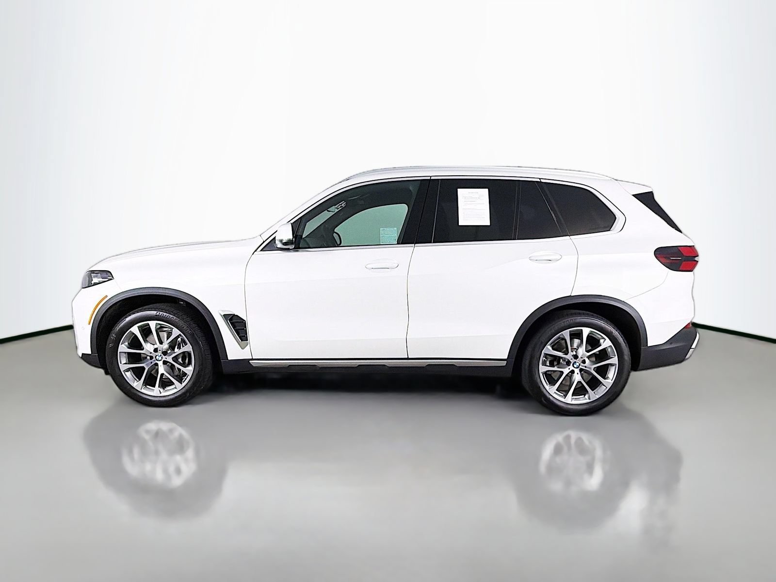 Certified 2024 BMW X5 sDrive40i w/ Parking Assistance Package RWD image 4