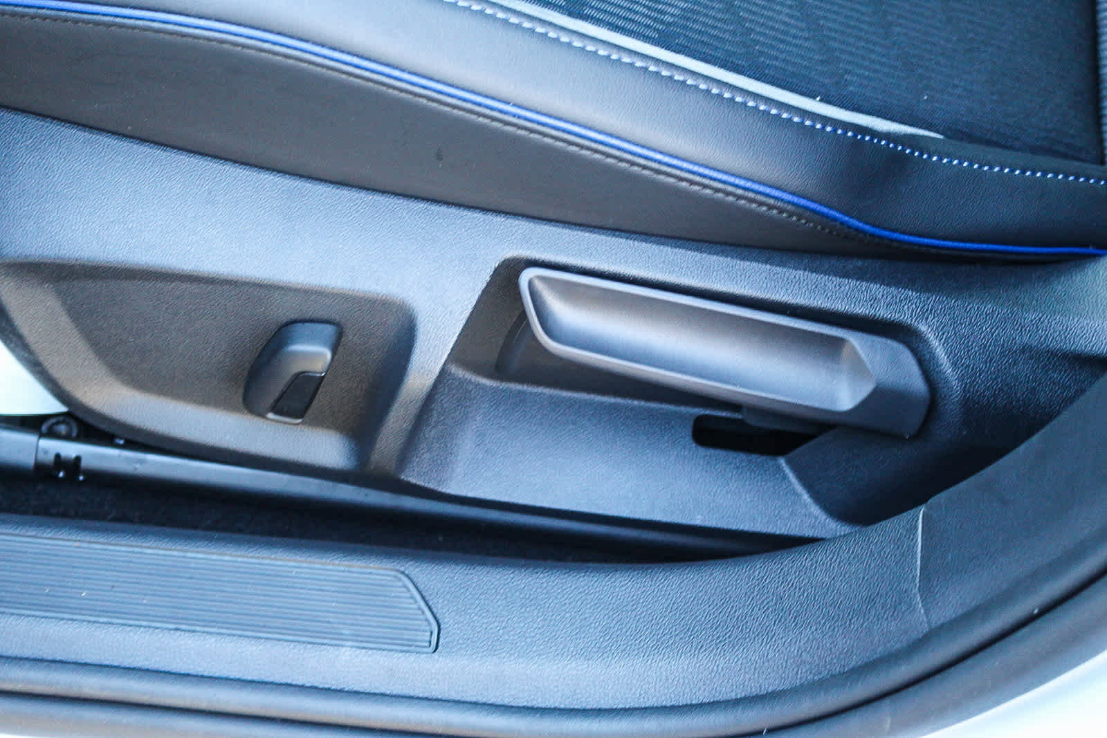 Used 2025 Volkswagen Golf w/ Euro Style Package image 20