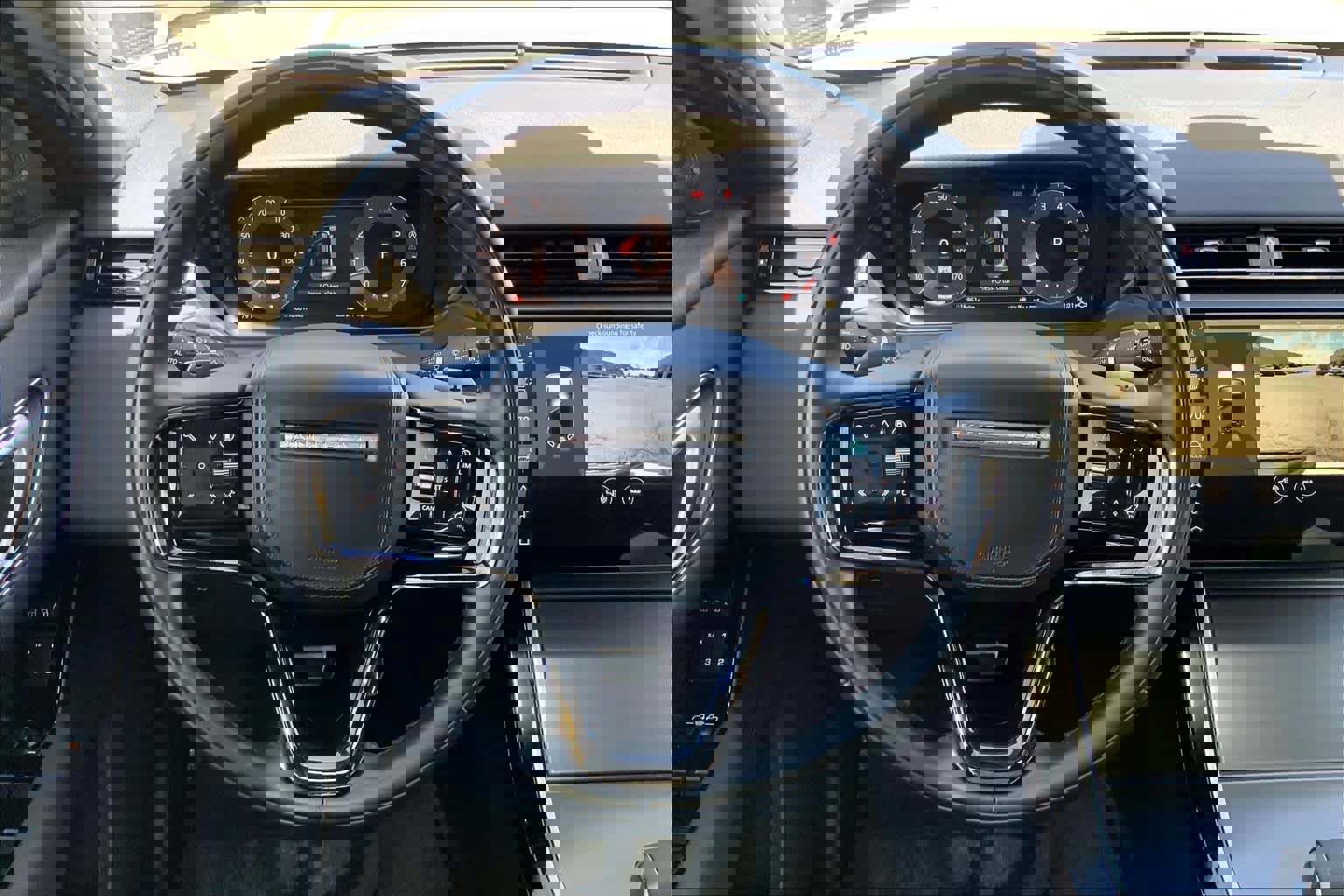 Used 2025 Land Rover Range Rover Velar Dynamic SE image 5