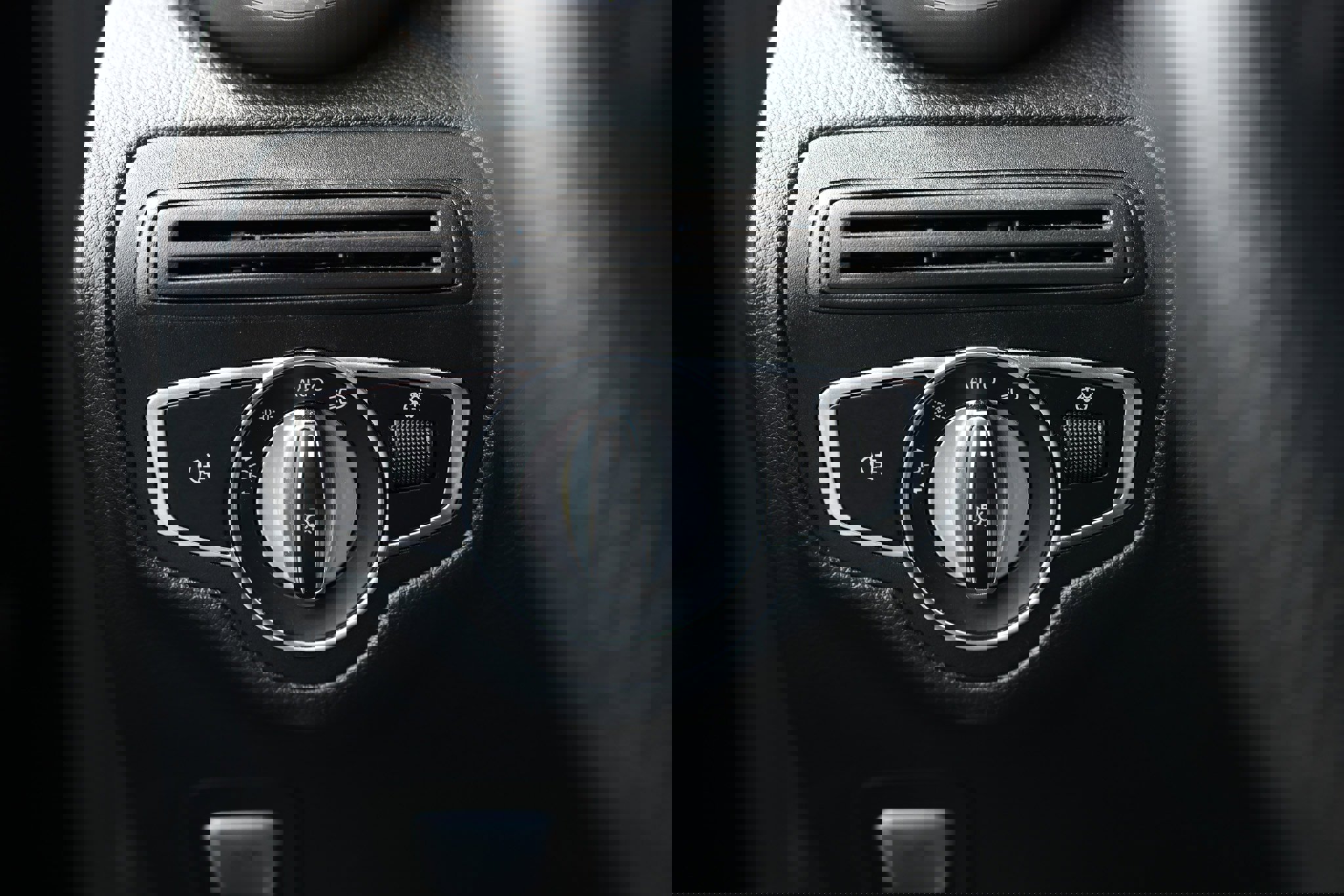 Used 2019 Mercedes-Benz GLC 300 w/ Premium Package image 47