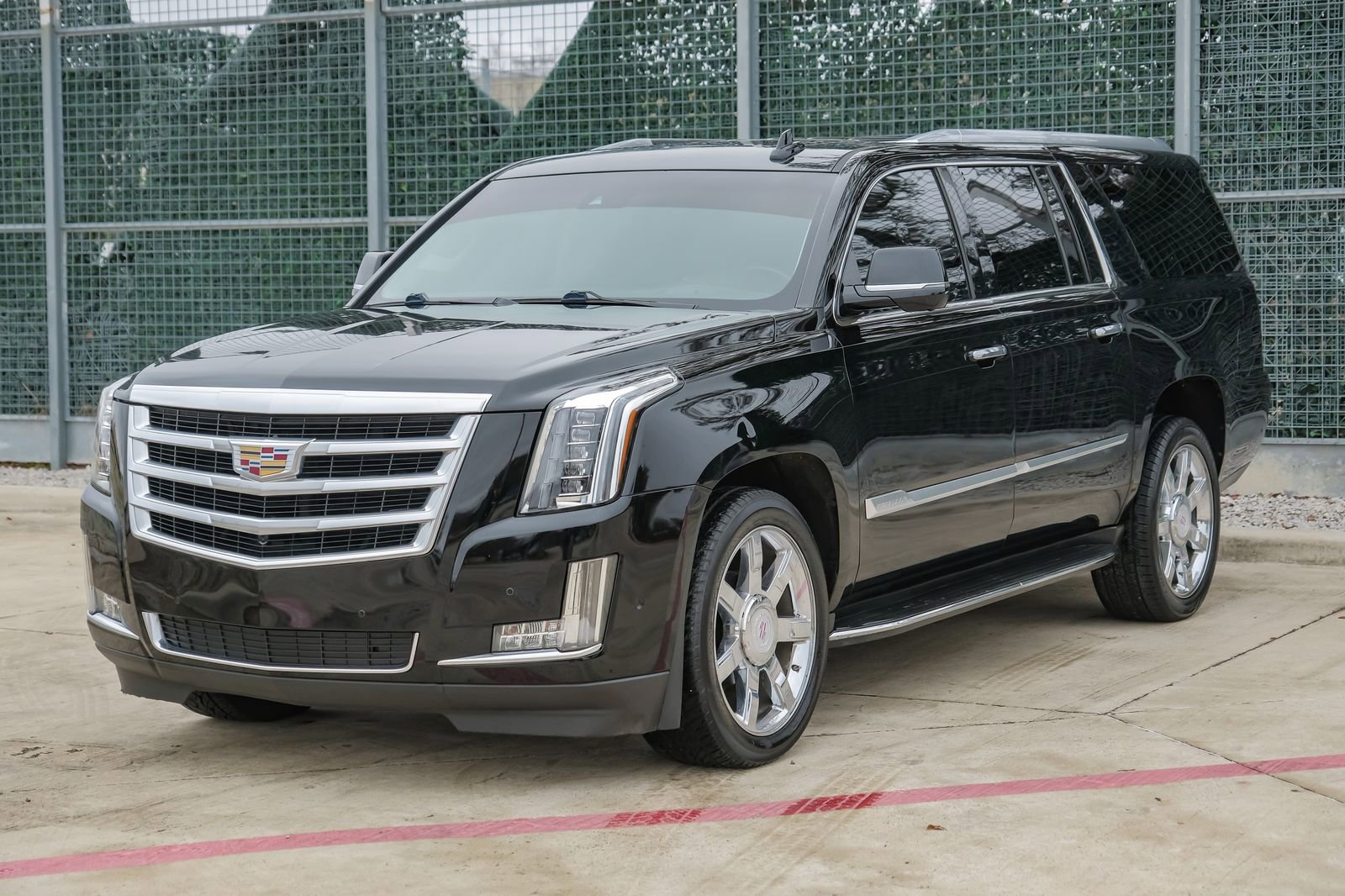 Used 2017 Cadillac Escalade ESV Luxury AWD/4WD image 7