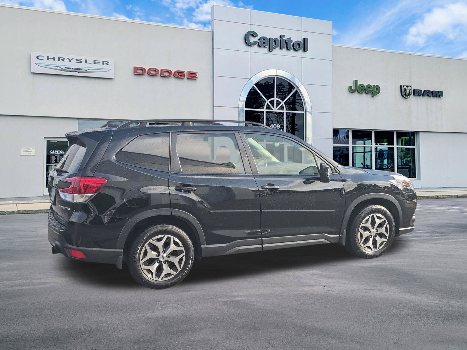 Used 2022 Subaru Forester Premium AWD/4WD image 3