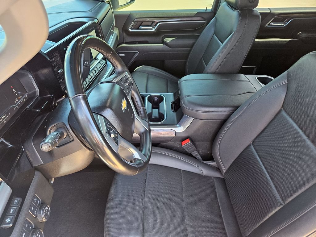 Used 2025 Chevrolet Silverado 2500 LTZ w/ LTZ Premium Package AWD/4WD image 17