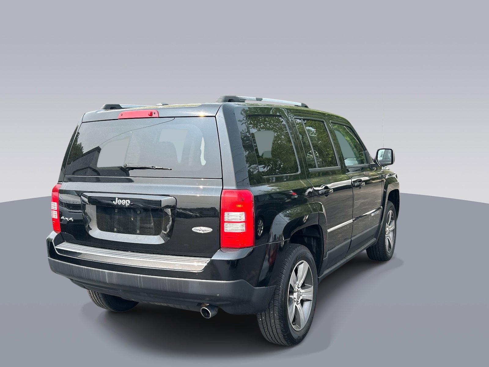 Used 2016 Jeep Patriot High Altitude AWD/4WD image 3