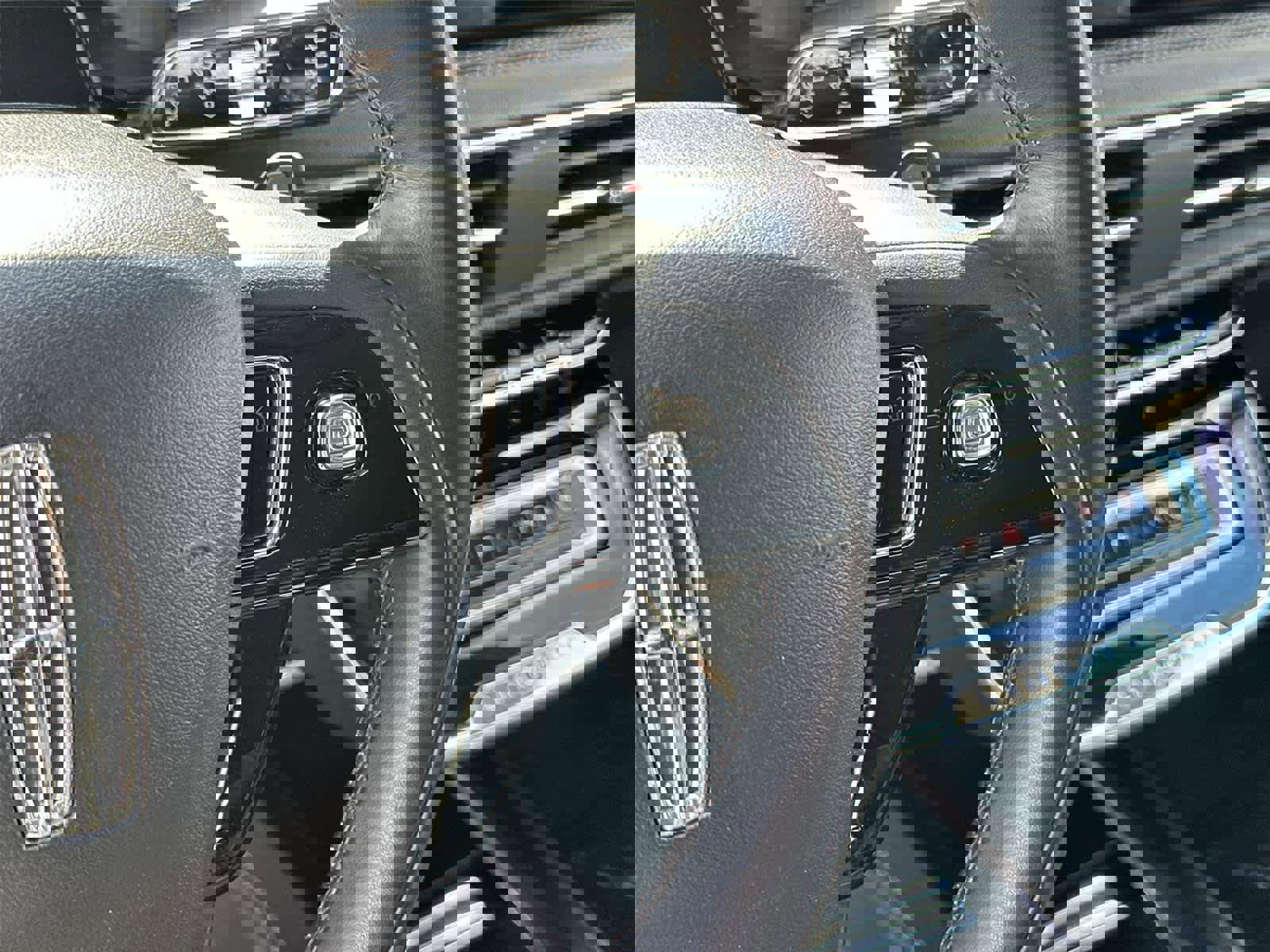 Used 2023 Lincoln Corsair Reserve w/ Equipment Group 202A image 25