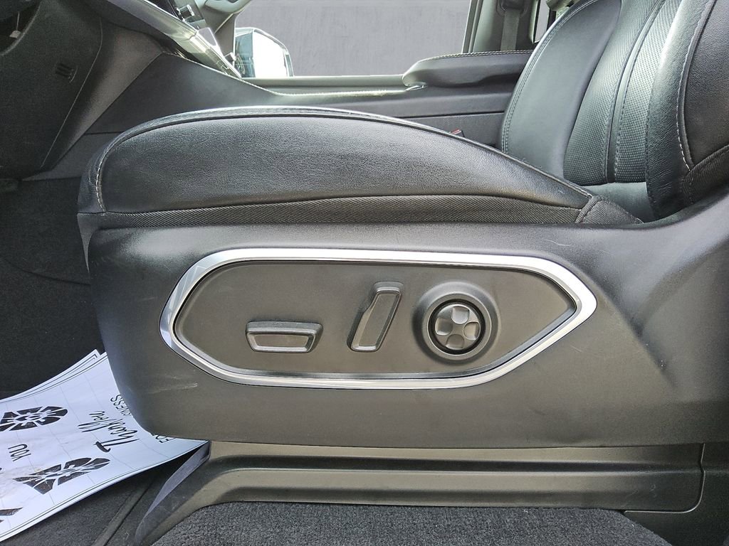 Used 2023 Jeep Wagoneer L Series II w/ Premium Group I image 16