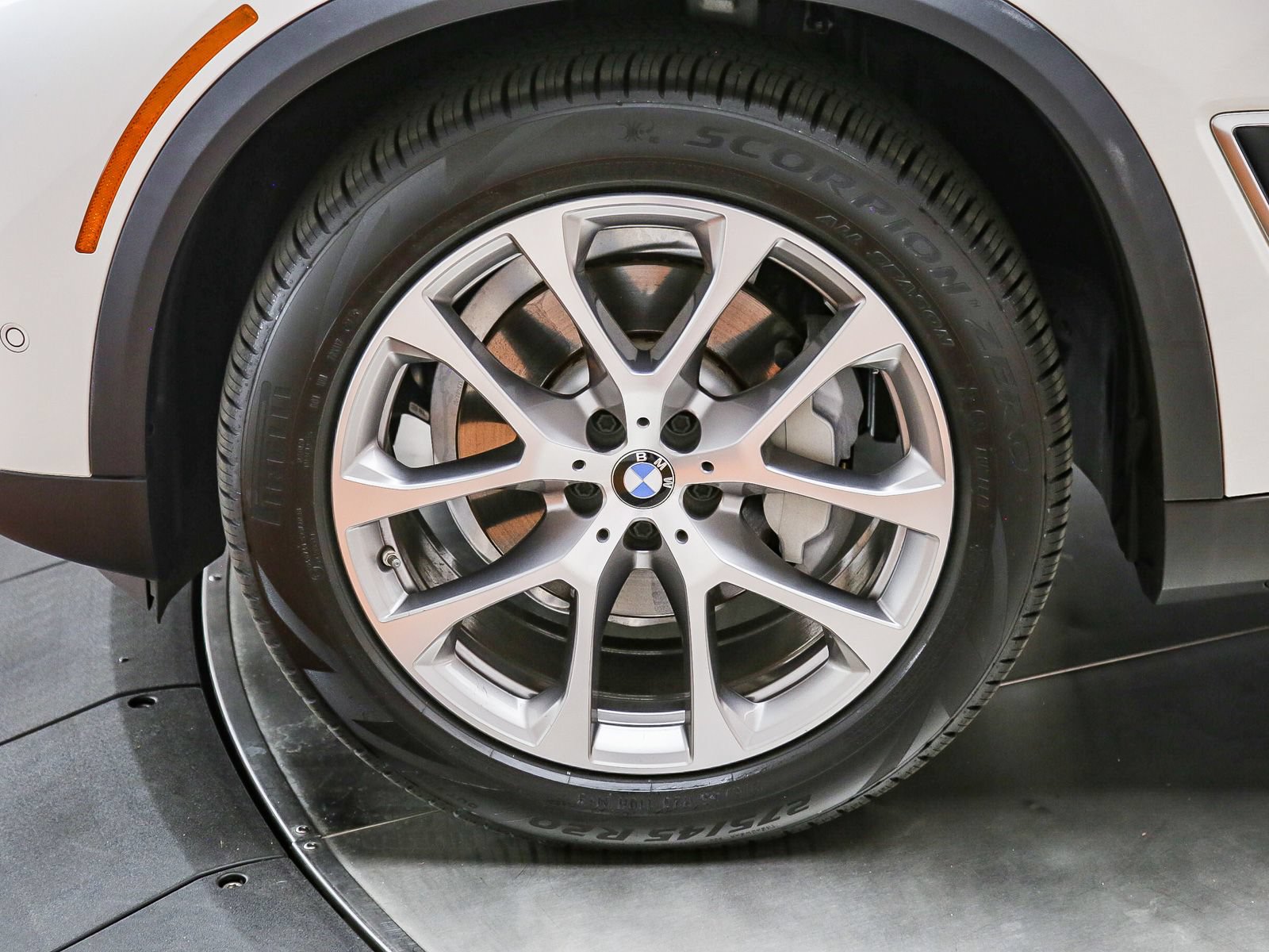 Certified 2022 BMW X5 xDrive40i w/ Parking Assistance Package AWD/4WD image 10