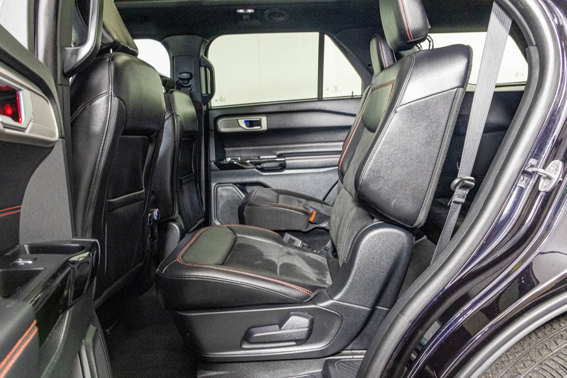 Used 2023 Ford Explorer ST-Line AWD/4WD image 42