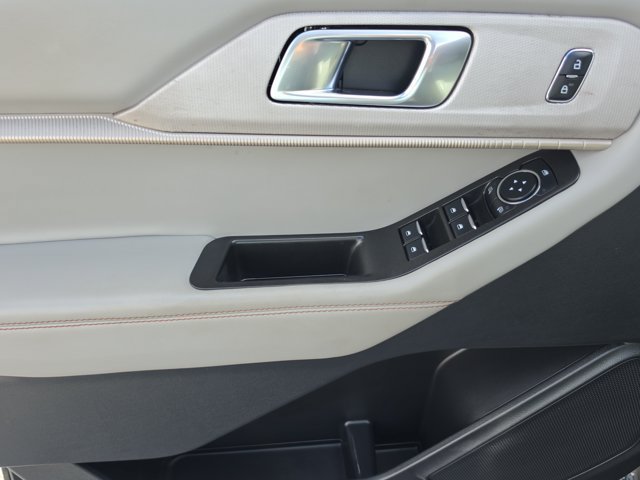 Certified 2025 Ford Explorer Active w/ Active Comfort Package RWD image 19