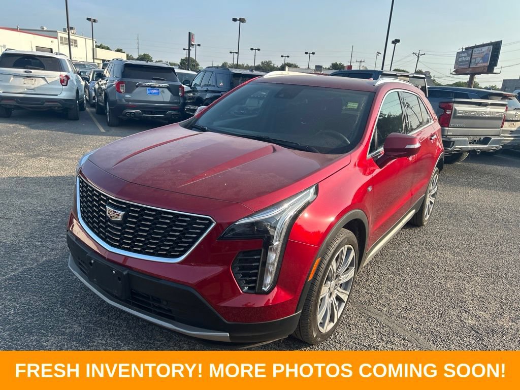 Used 2022 Cadillac XT4 Premium Luxury w/ Cold Weather Package FWD image 7