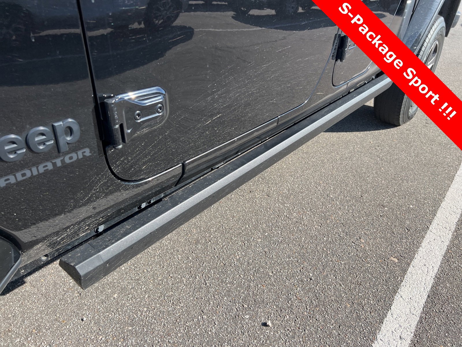 Used 2022 Jeep Gladiator Sport image 10