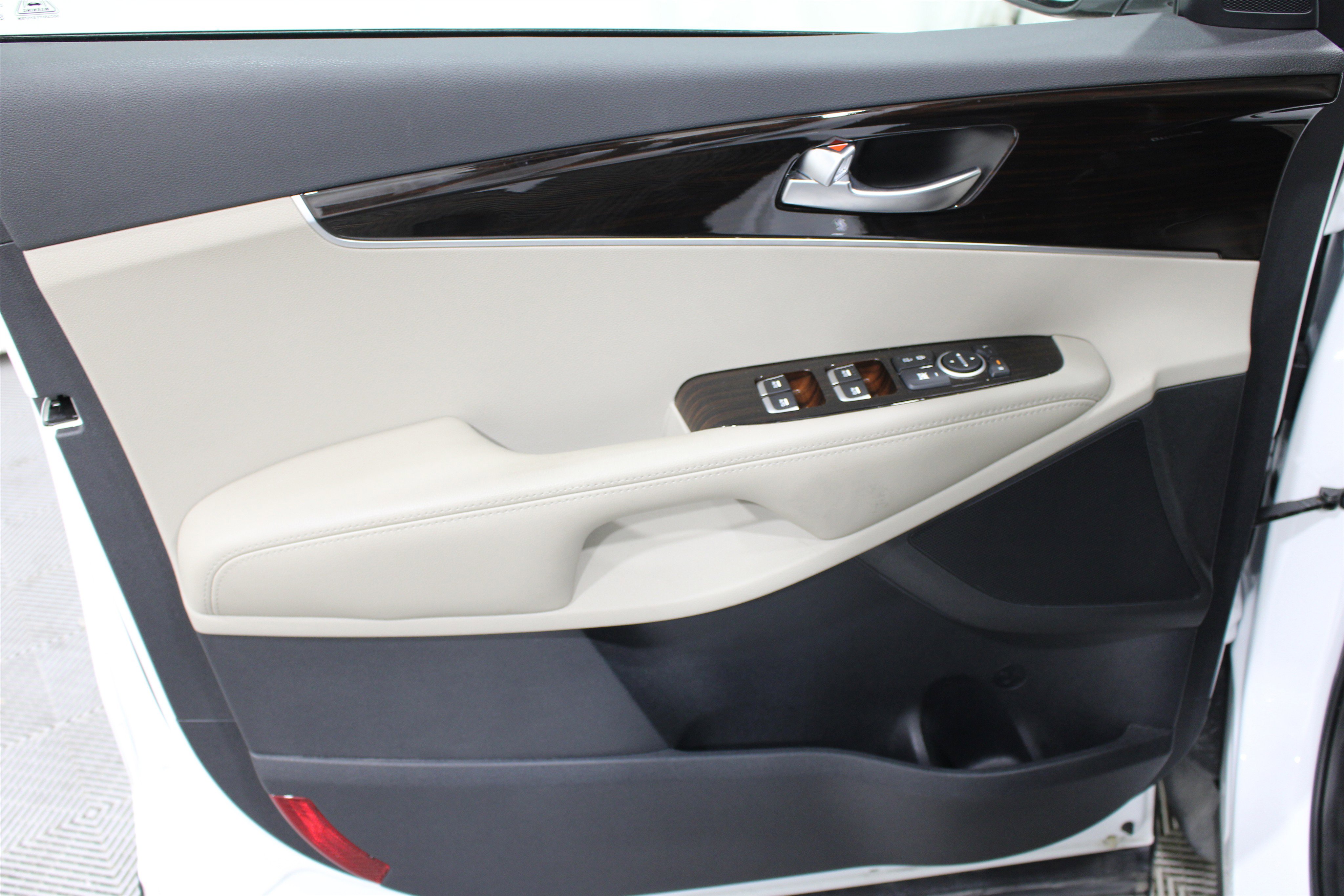 Used 2019 Kia Sorento EX image 6