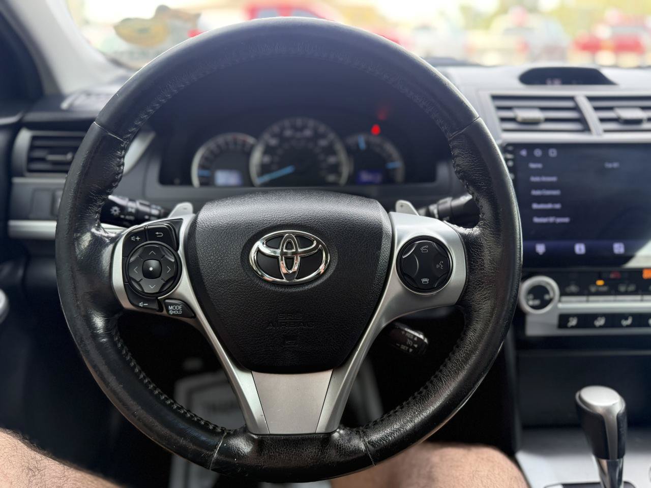 Used 2014 Toyota Camry SE w/ Moonroof Package FWD image 18