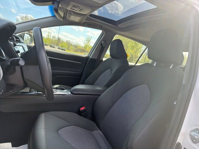 Used 2018 Toyota Camry LE w/ Moonroof Package FWD image 11