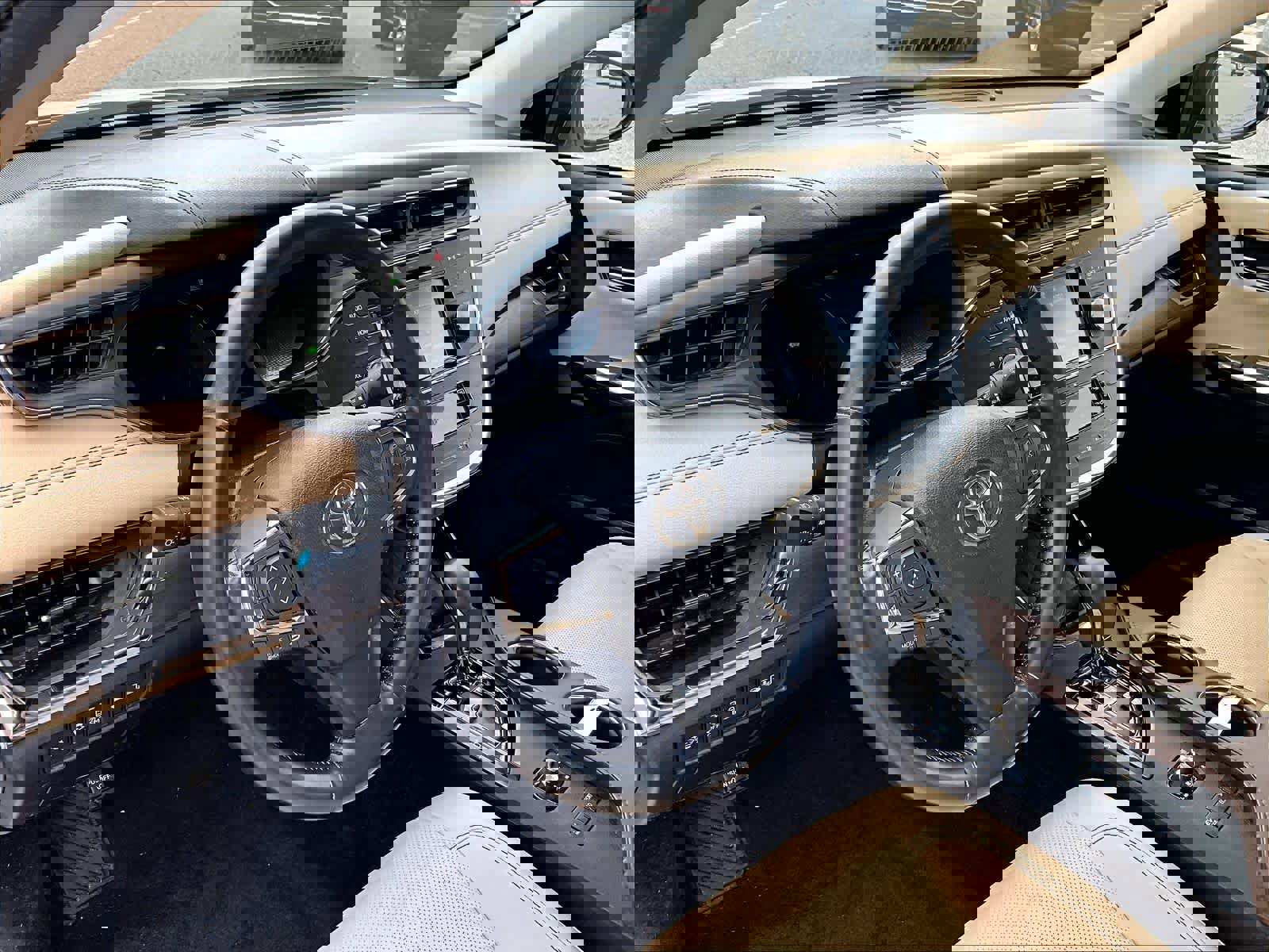 Used 2018 Toyota Avalon Limited image 8