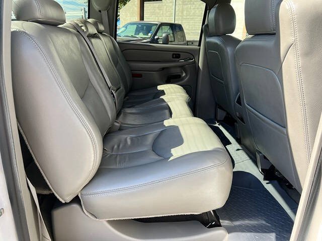 Used 2004 Chevrolet Silverado 2500 LT w/ Skid Plate Package AWD/4WD image 16