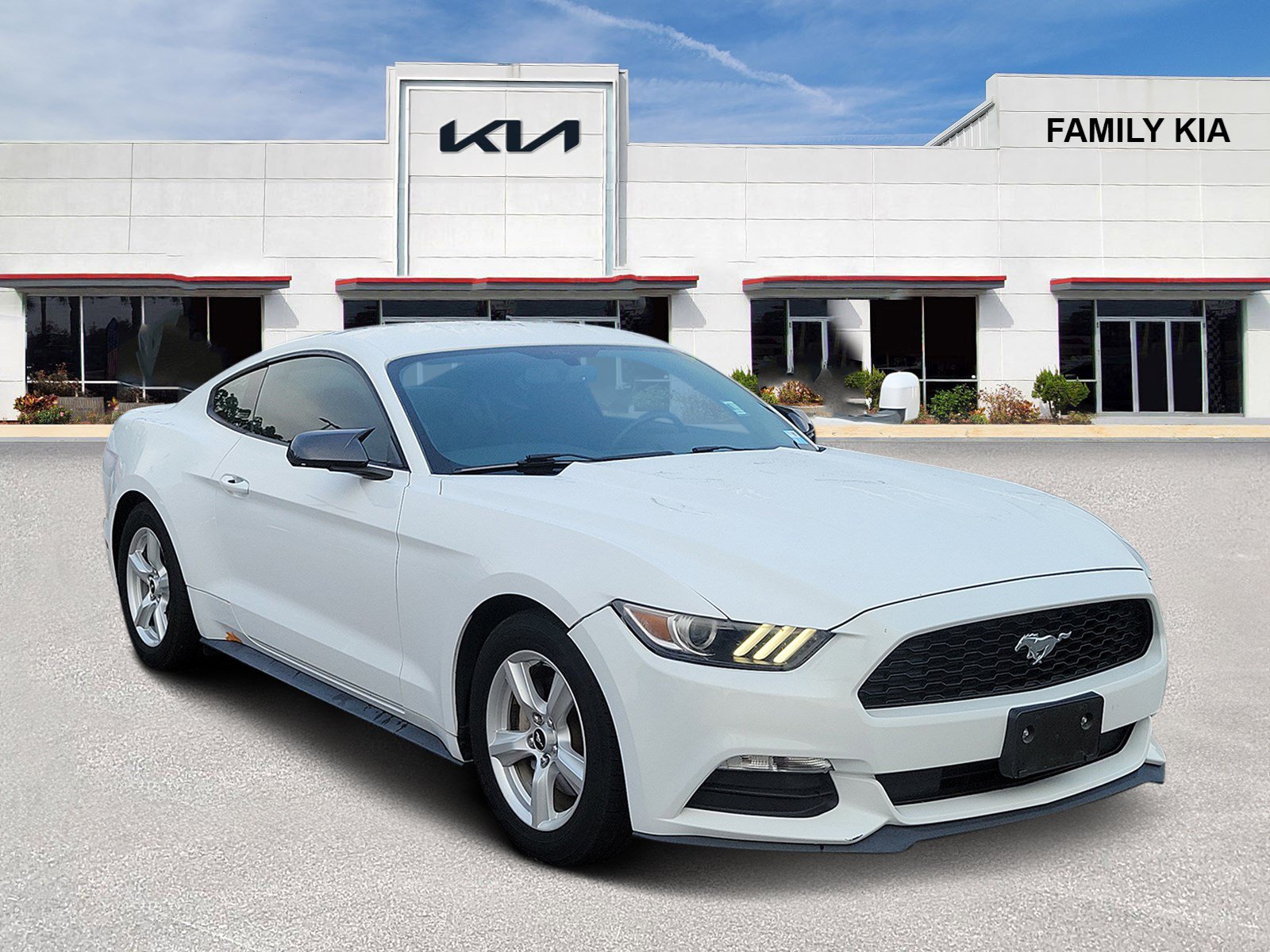 Used 2017 Ford Mustang Coupe RWD image 1