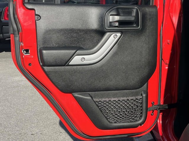 Used 2017 Jeep Wrangler Unlimited Rubicon w/ Connectivity Group AWD/4WD image 16