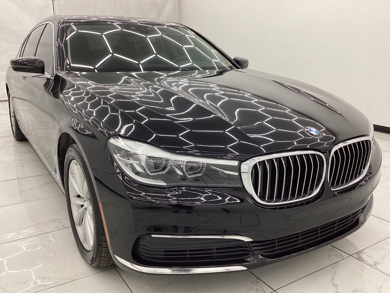 Used 2019 BMW 740i xDrive image 3