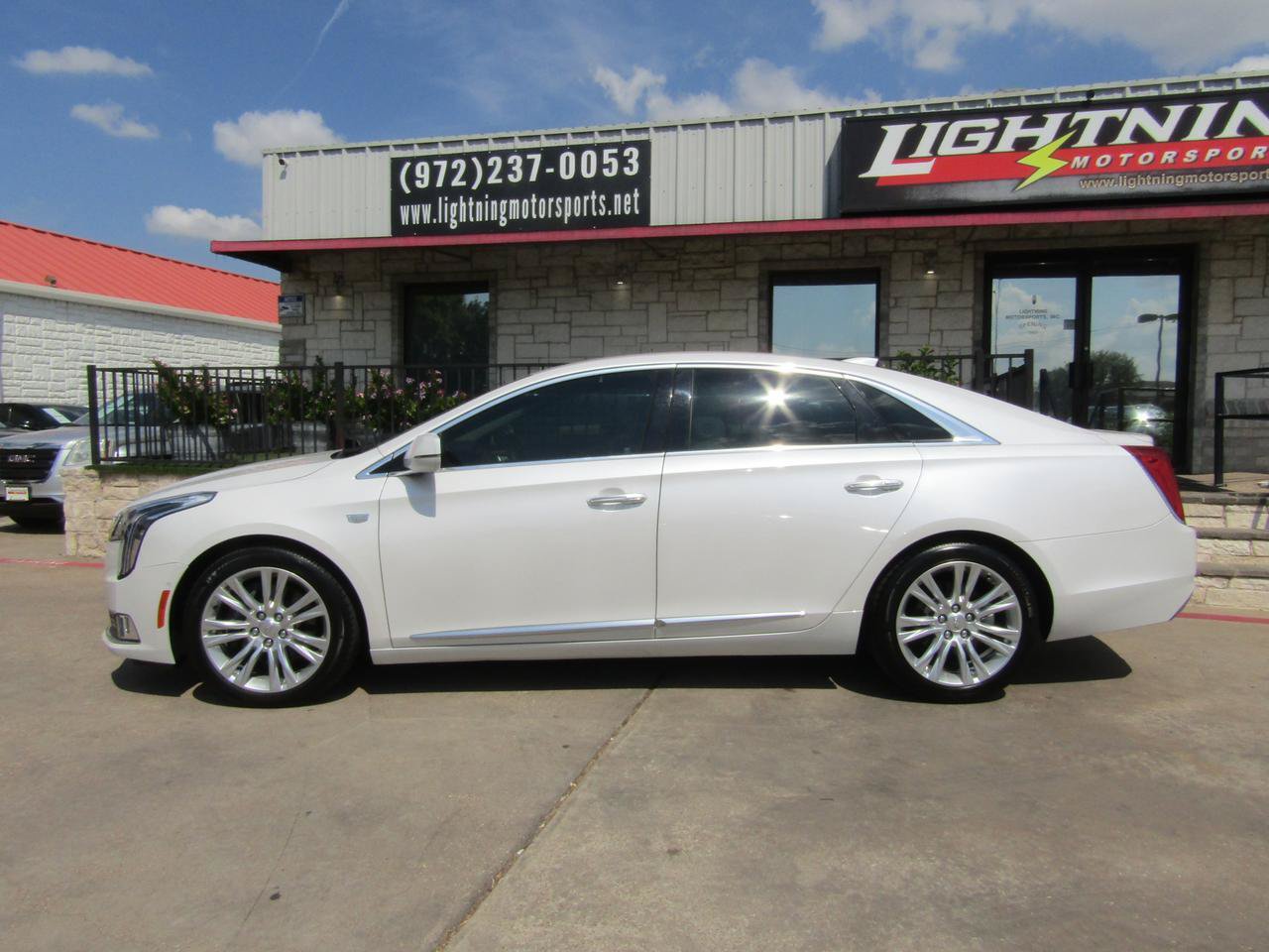 Used 2018 Cadillac XTS Luxury FWD image 2
