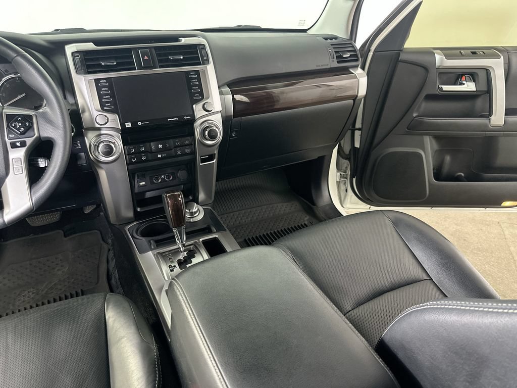 Used 2022 Toyota 4Runner Limited AWD/4WD image 19