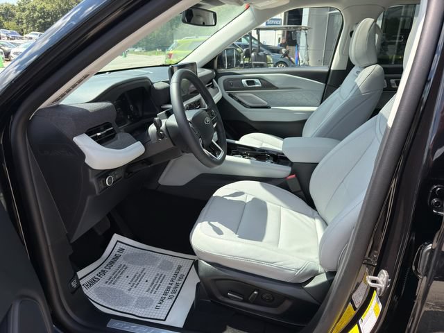 Used 2026 Ford Explorer Platinum w/ LUX Leather Package AWD/4WD image 17